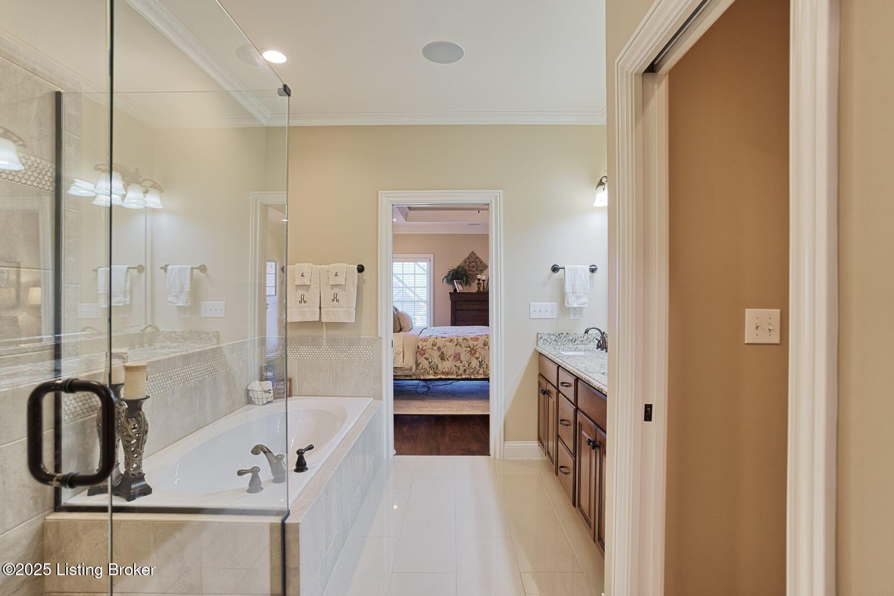 200 Queensway Park Pl