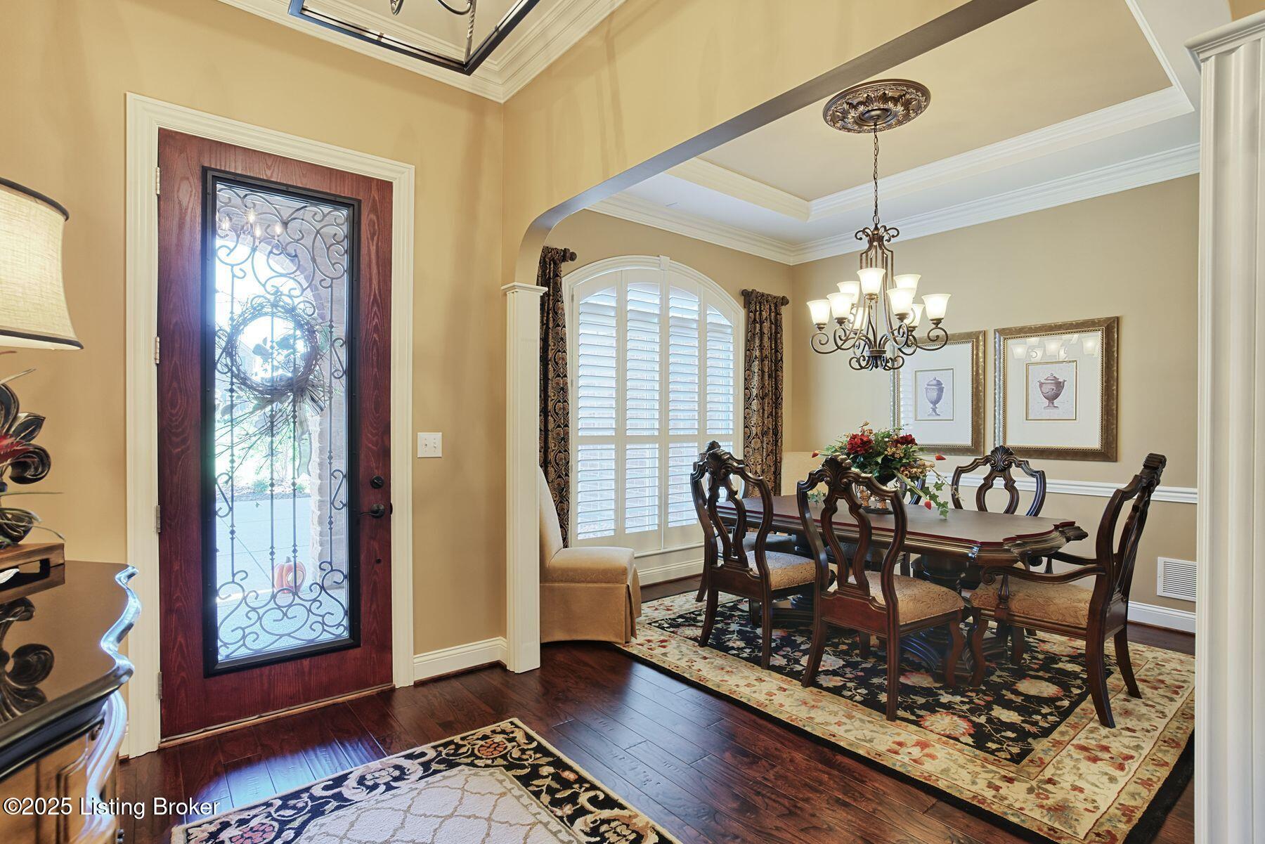 200 Queensway Park Pl
