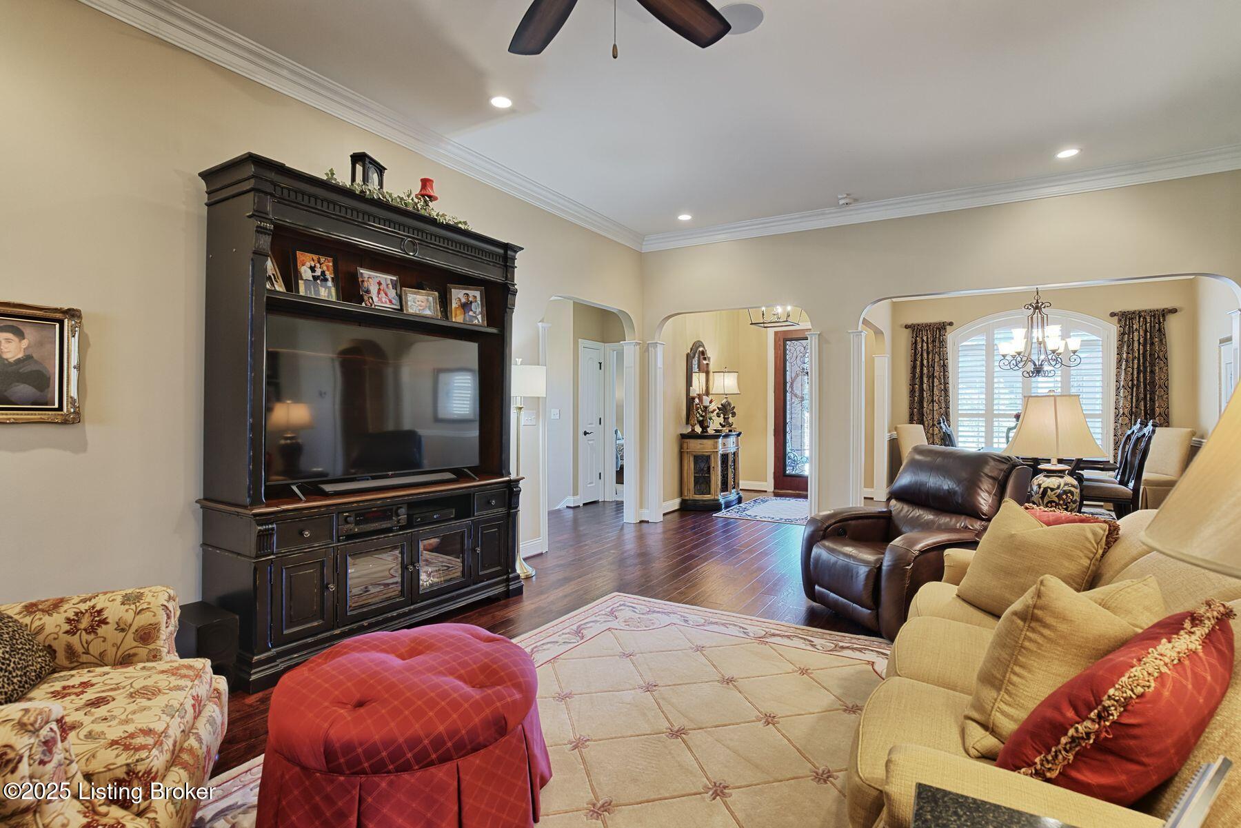 200 Queensway Park Pl