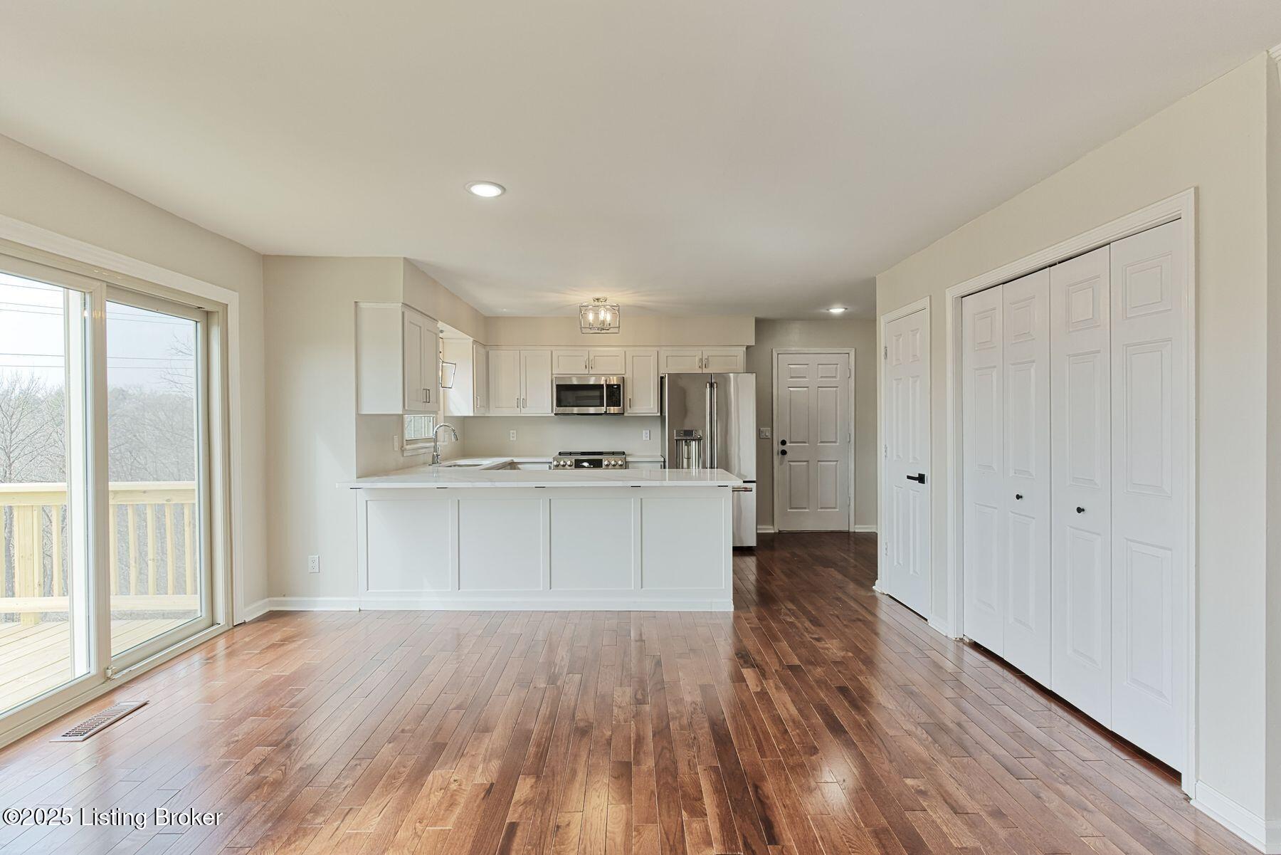 4317 Comanche Trail