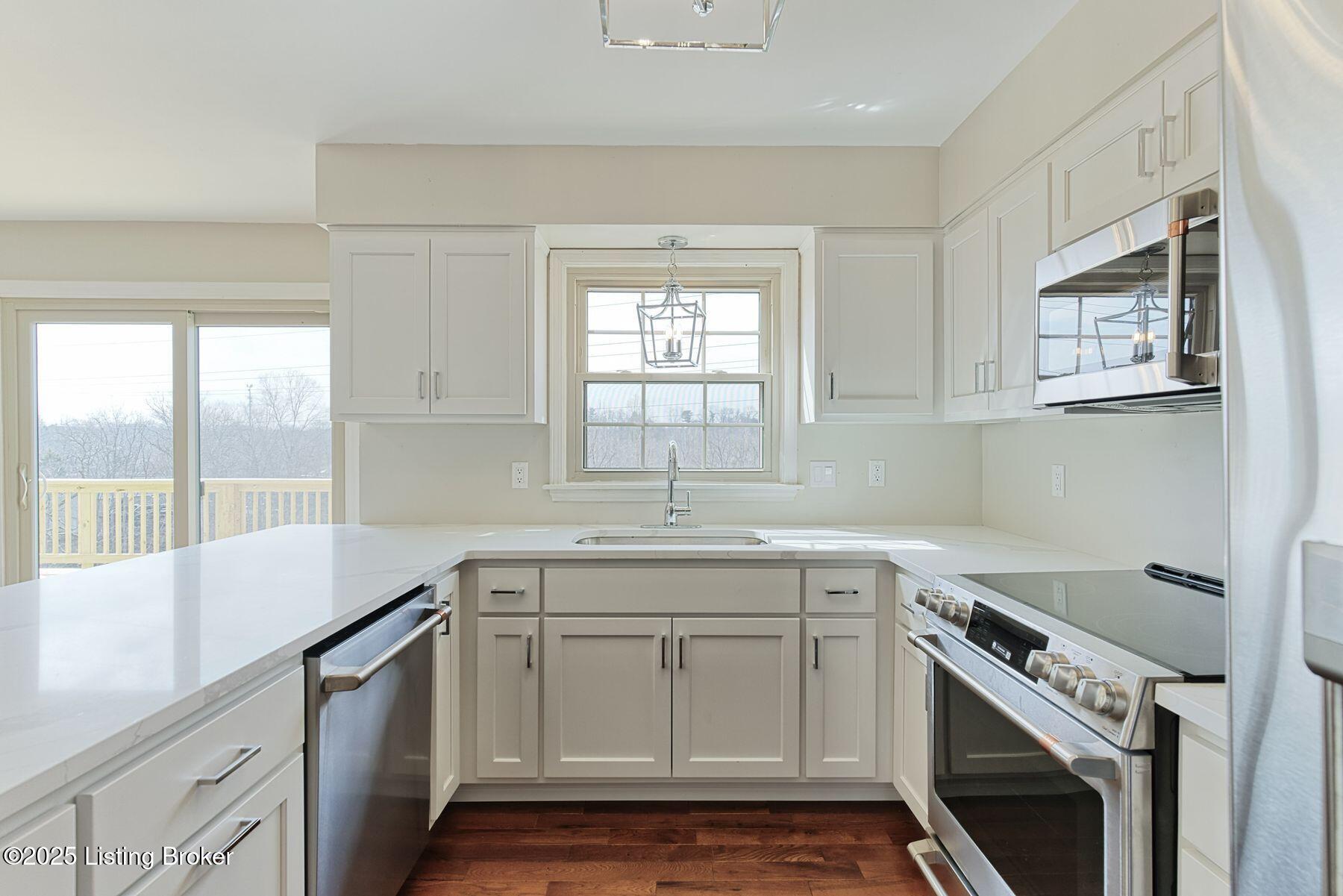 4317 Comanche Trail