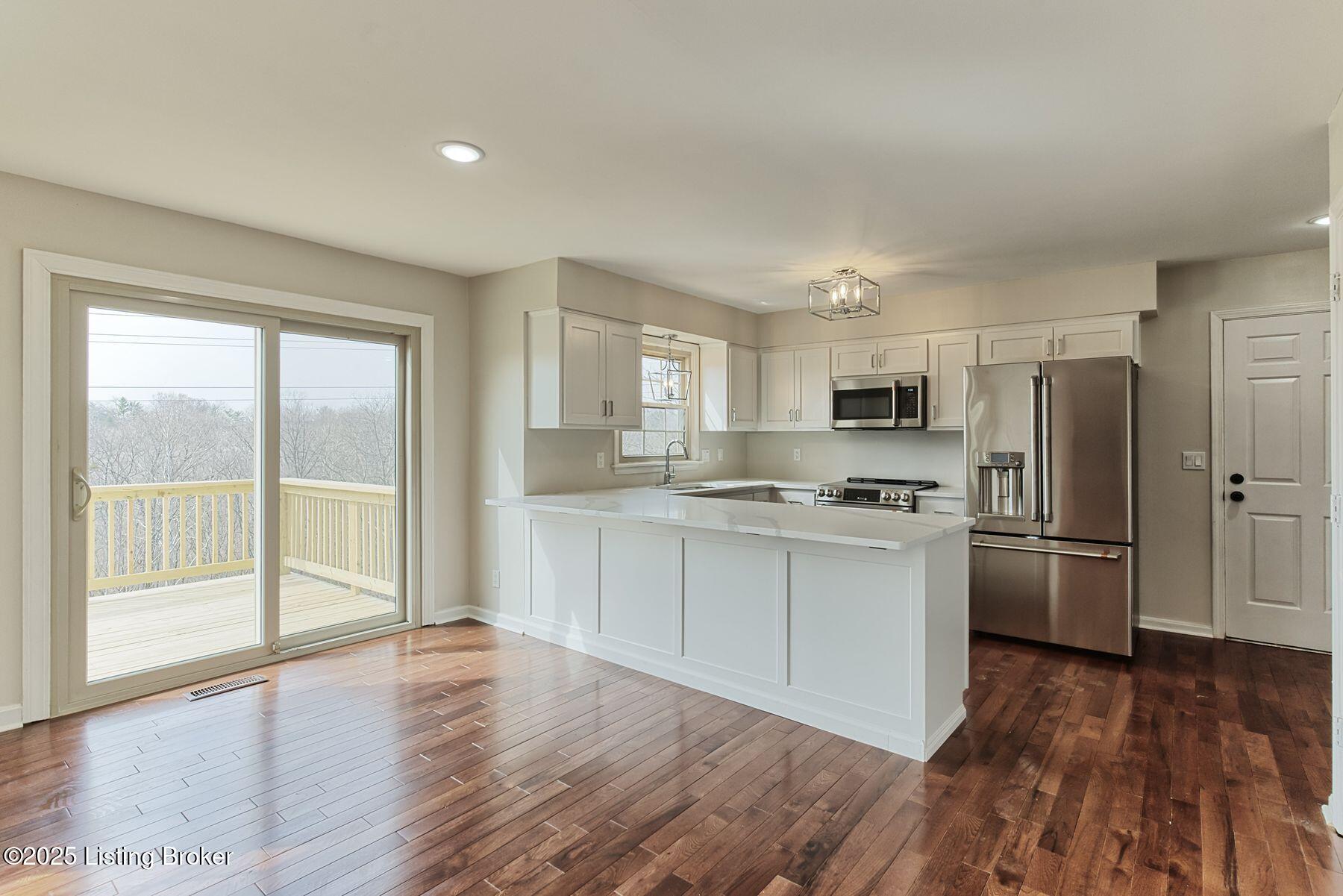 4317 Comanche Trail