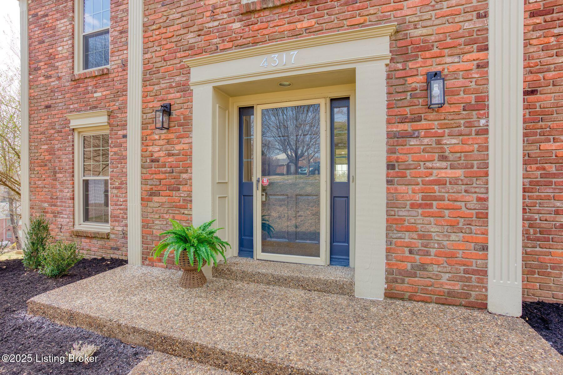 4317 Comanche Trail