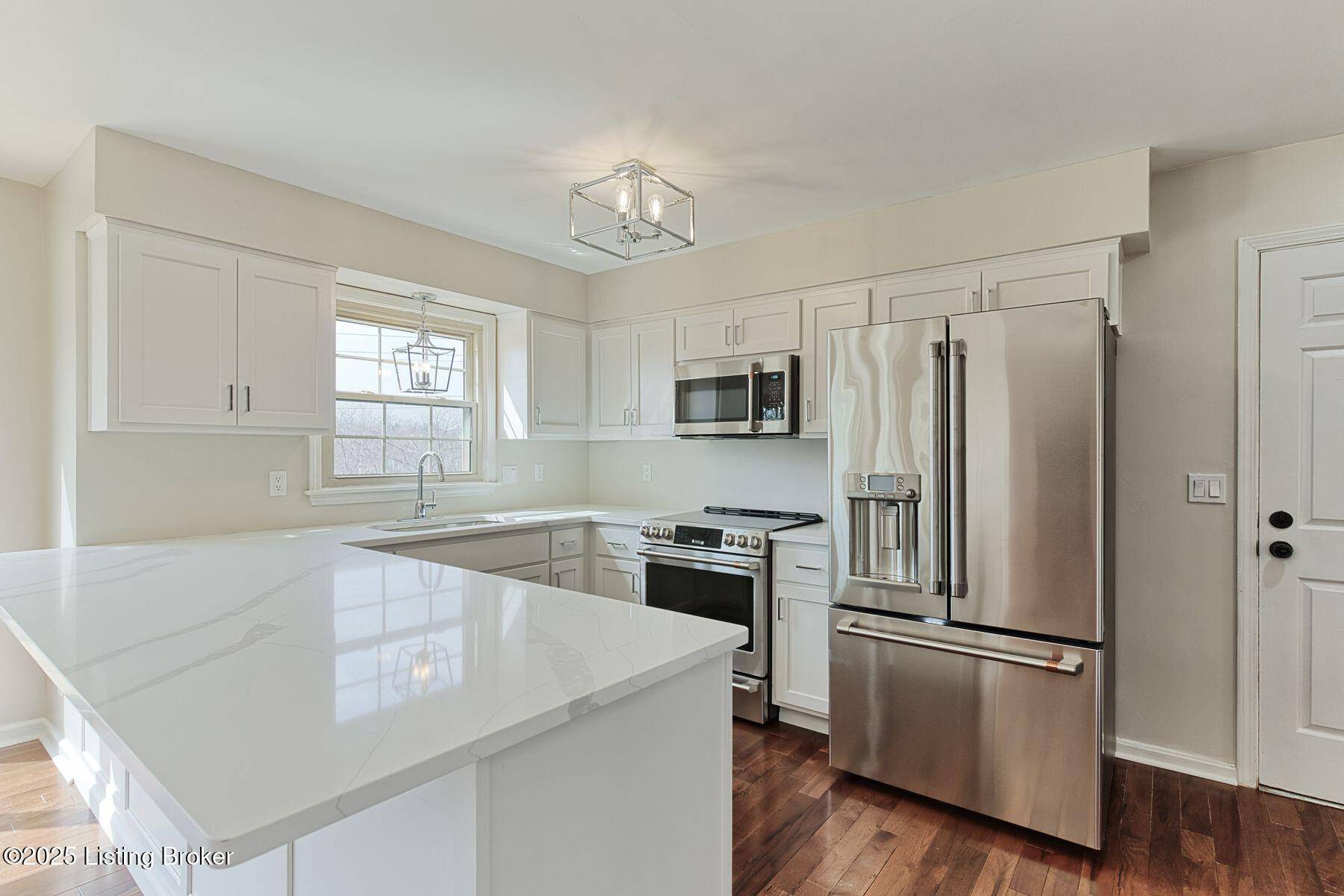 4317 Comanche Trail