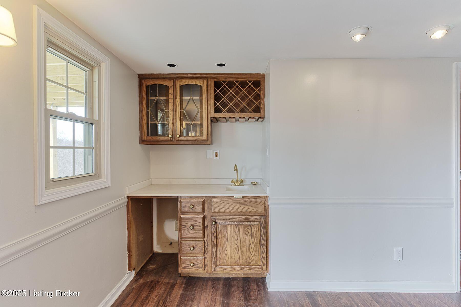 4317 Comanche Trail