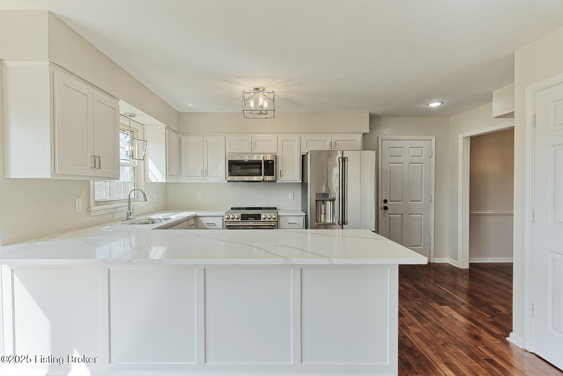 4317 Comanche Trail