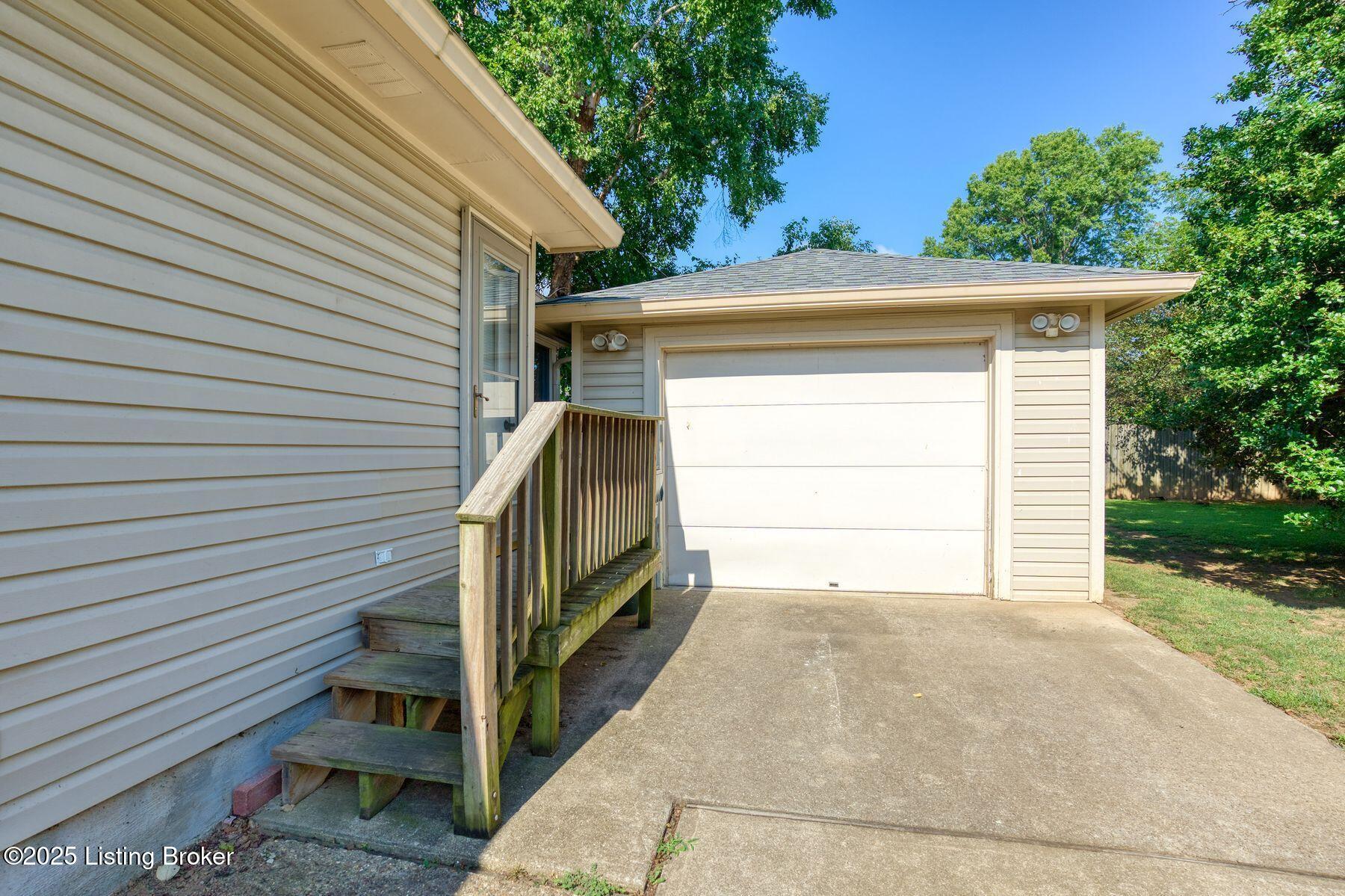 3314 La Follette Dr