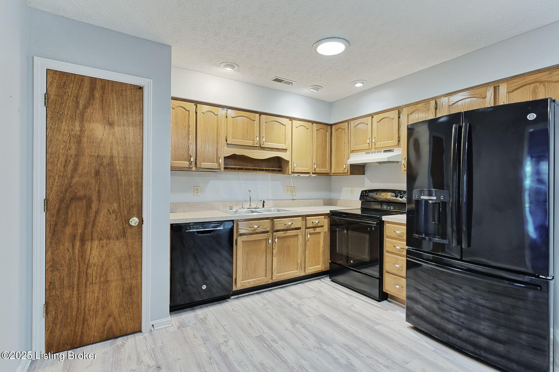 3314 La Follette Dr