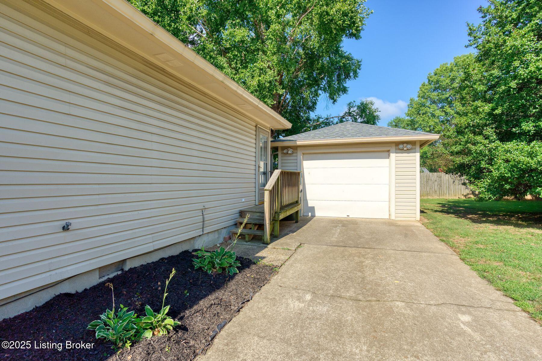 3314 La Follette Dr