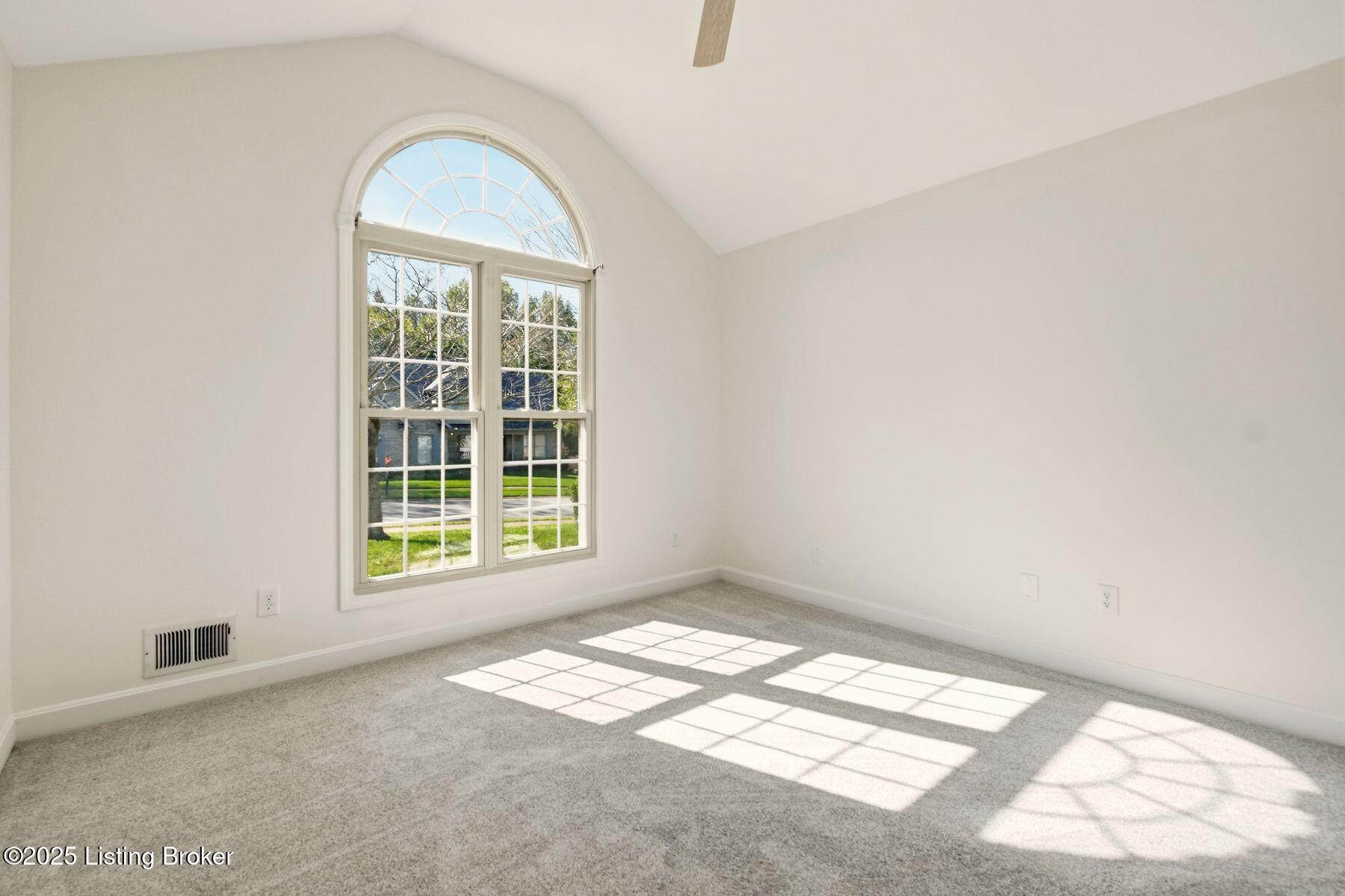 4402 Stone Wynde Dr, Louisville