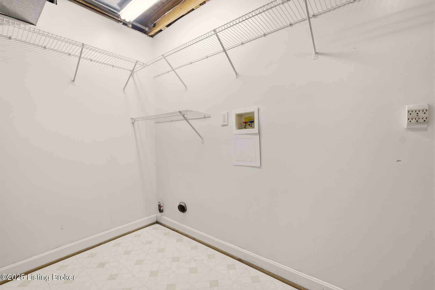 4402 Stone Wynde Dr, Louisville