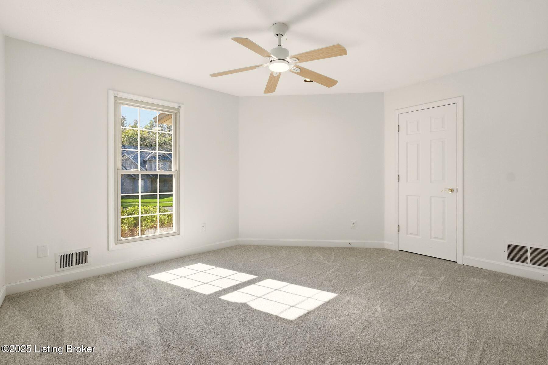 4402 Stone Wynde Dr, Louisville