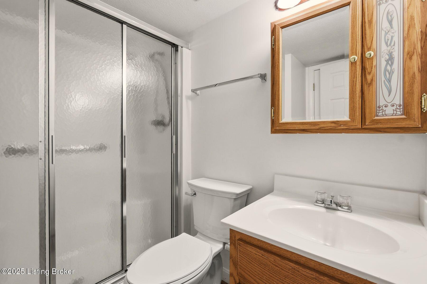 4402 Stone Wynde Dr, Louisville