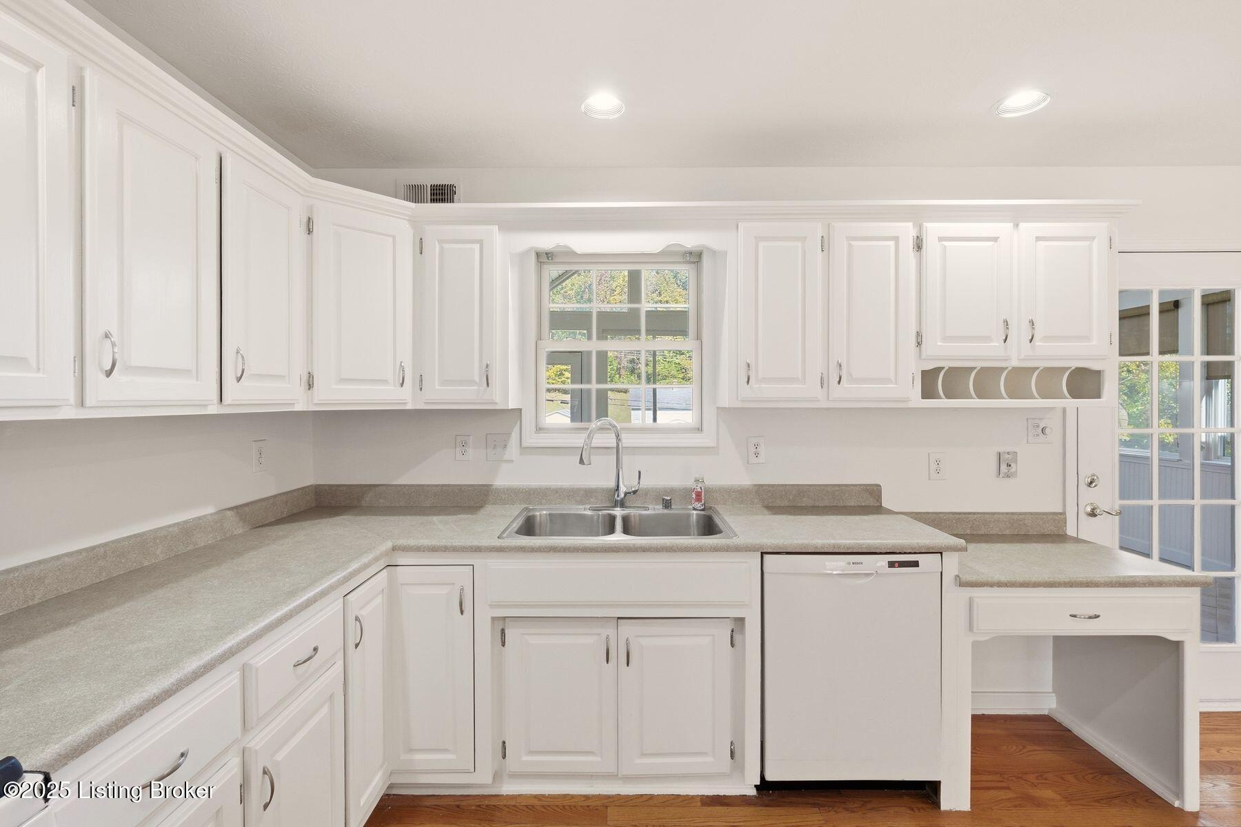 4402 Stone Wynde Dr, Louisville