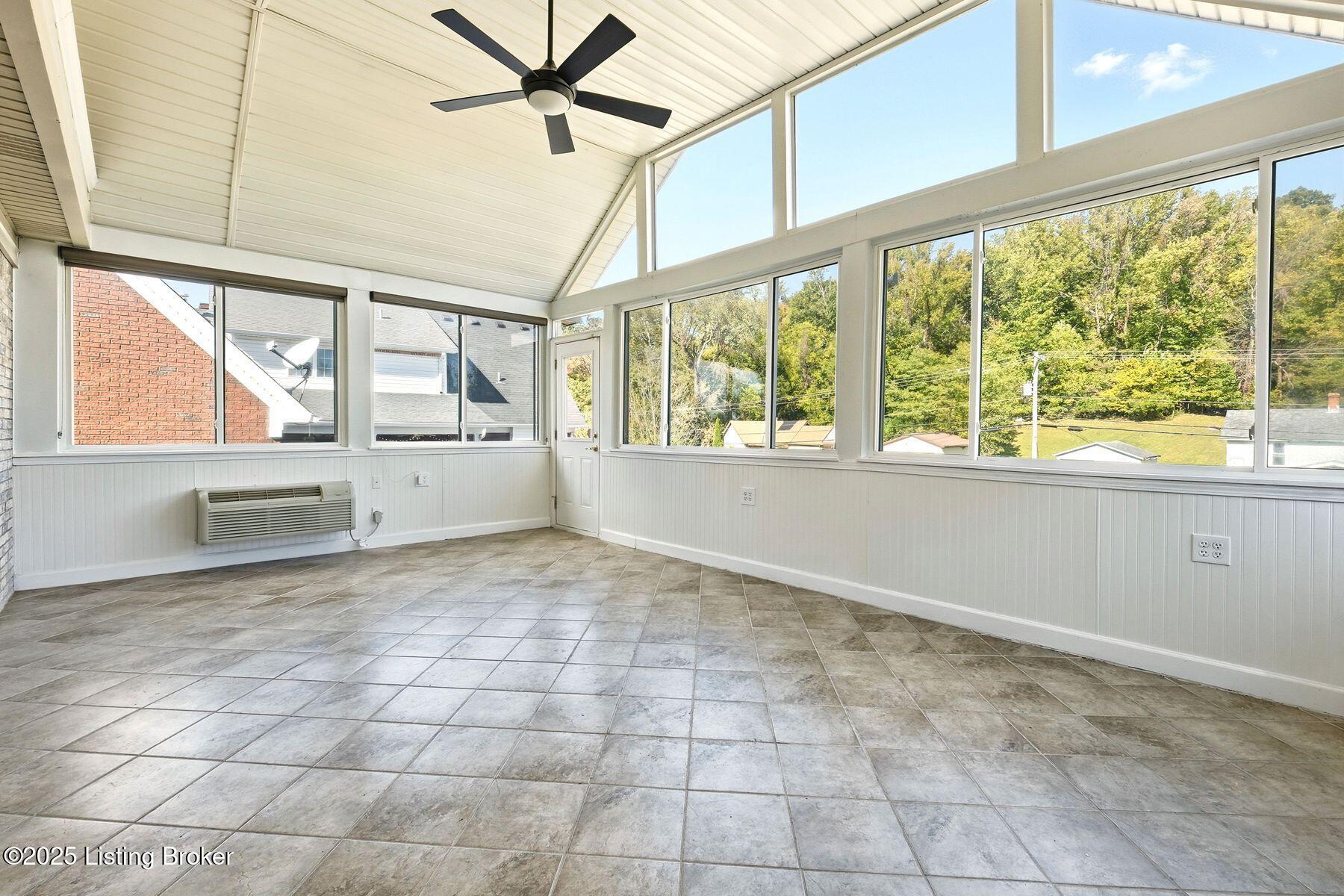 4402 Stone Wynde Dr, Louisville