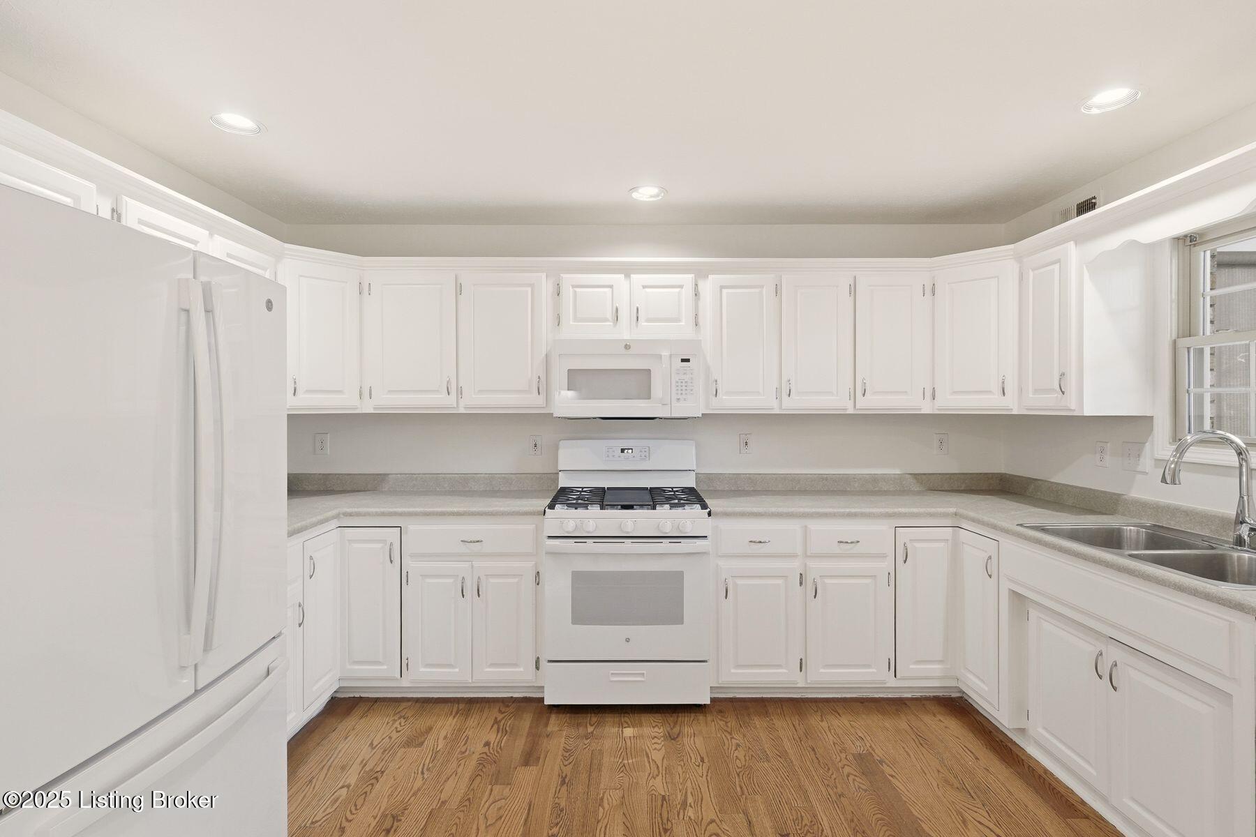 4402 Stone Wynde Dr, Louisville