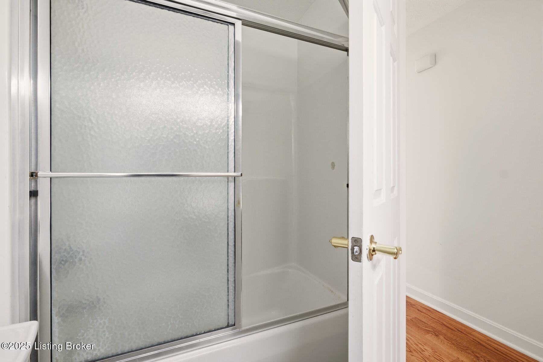 4402 Stone Wynde Dr, Louisville