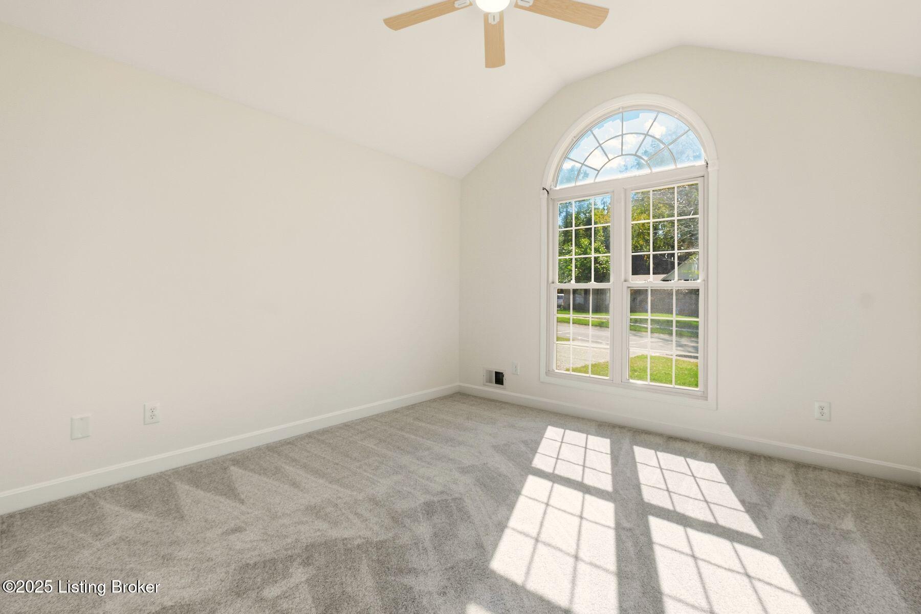 4402 Stone Wynde Dr, Louisville