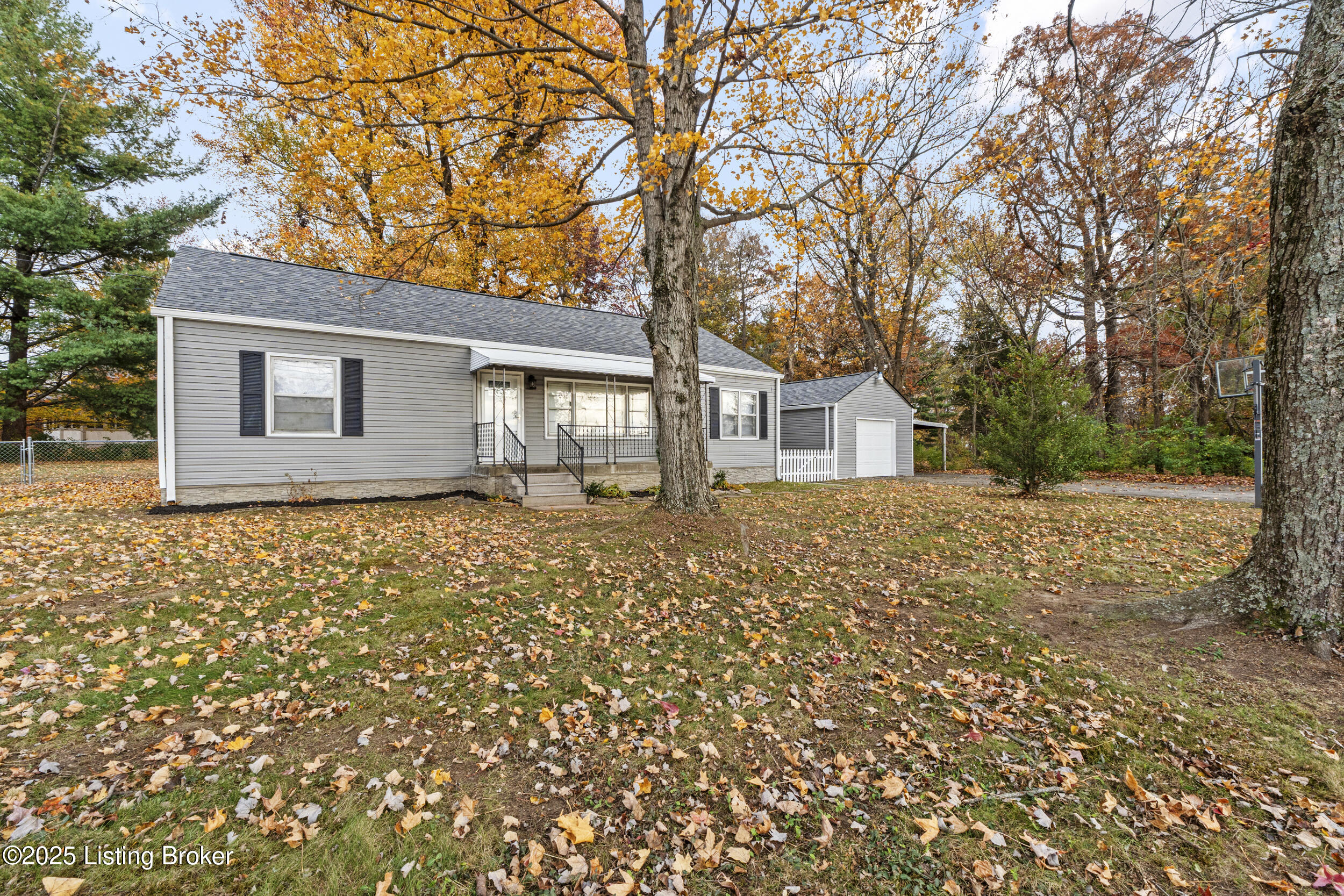 619 Watterson Way