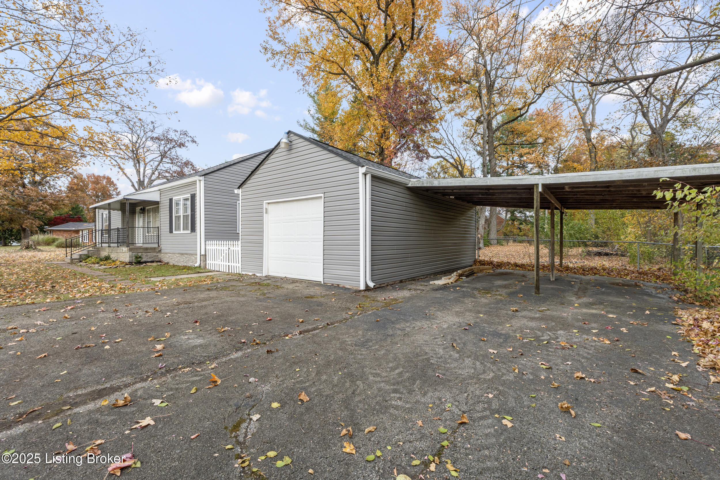 619 Watterson Way