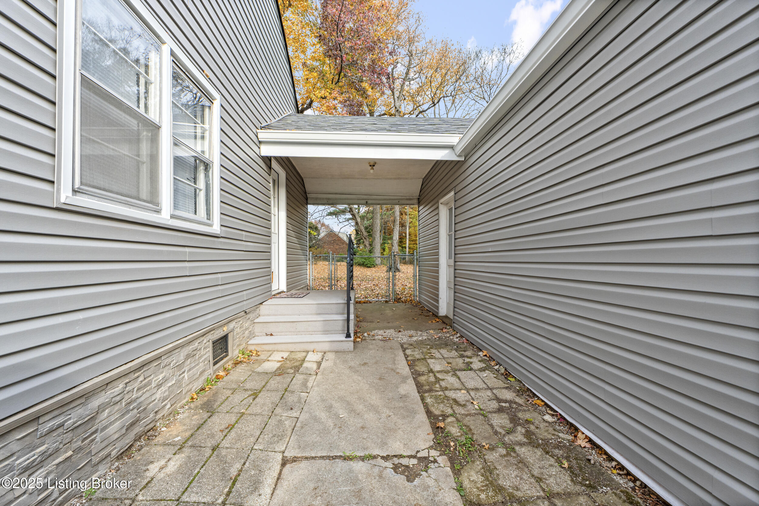619 Watterson Way