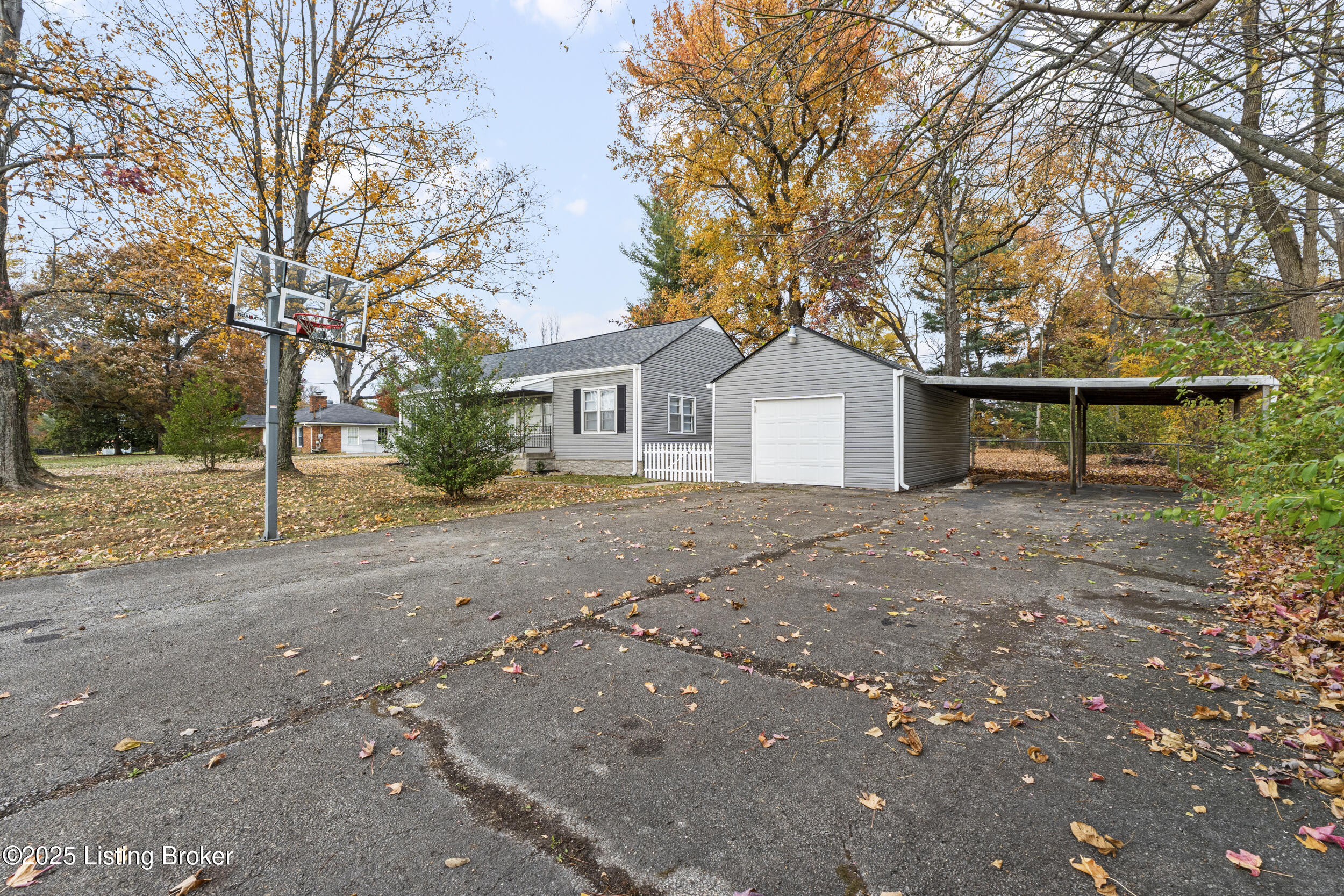 619 Watterson Way