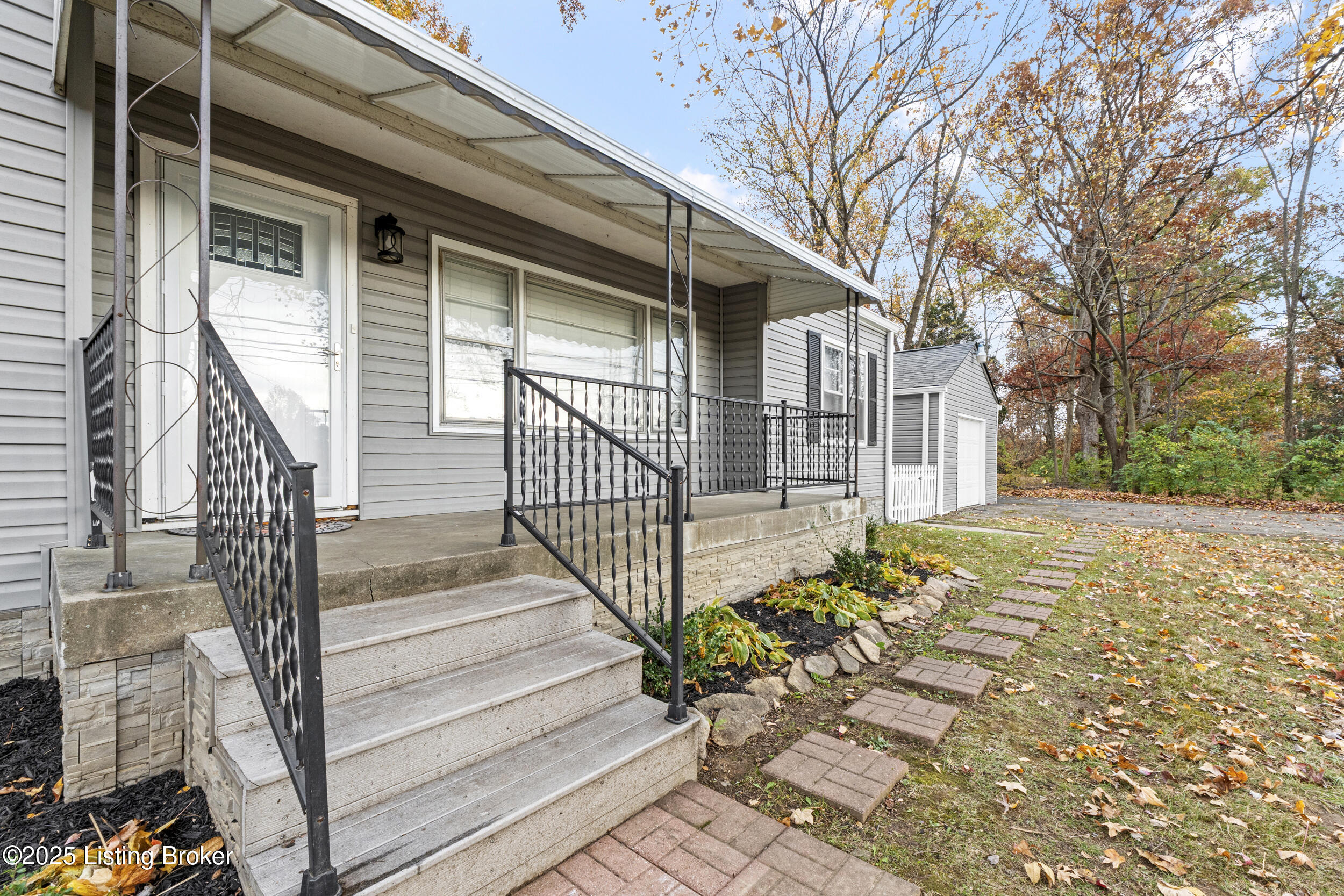 619 Watterson Way