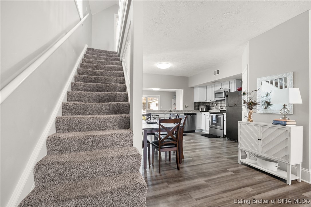 709 E 9th Street