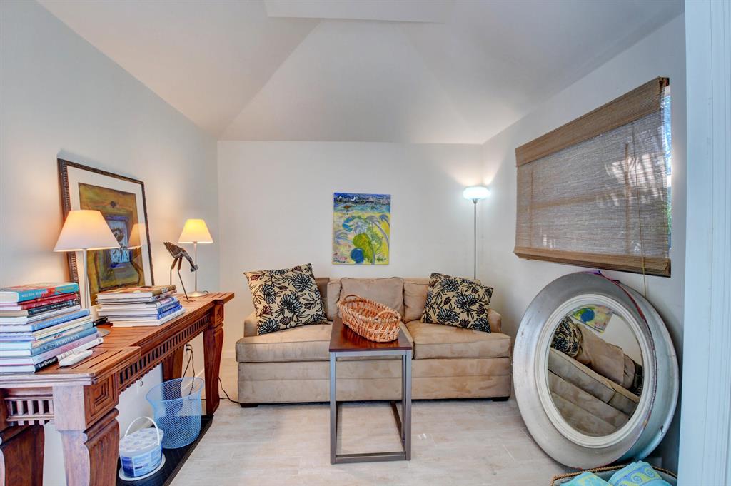 332 SE 7th Avenue