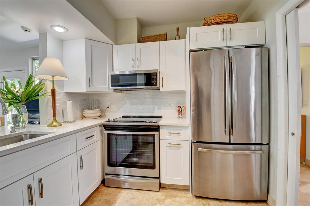 332 SE 7th Avenue