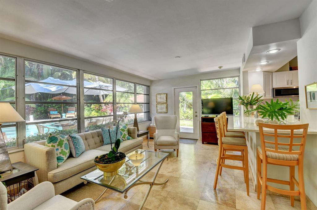 332 SE 7th Avenue