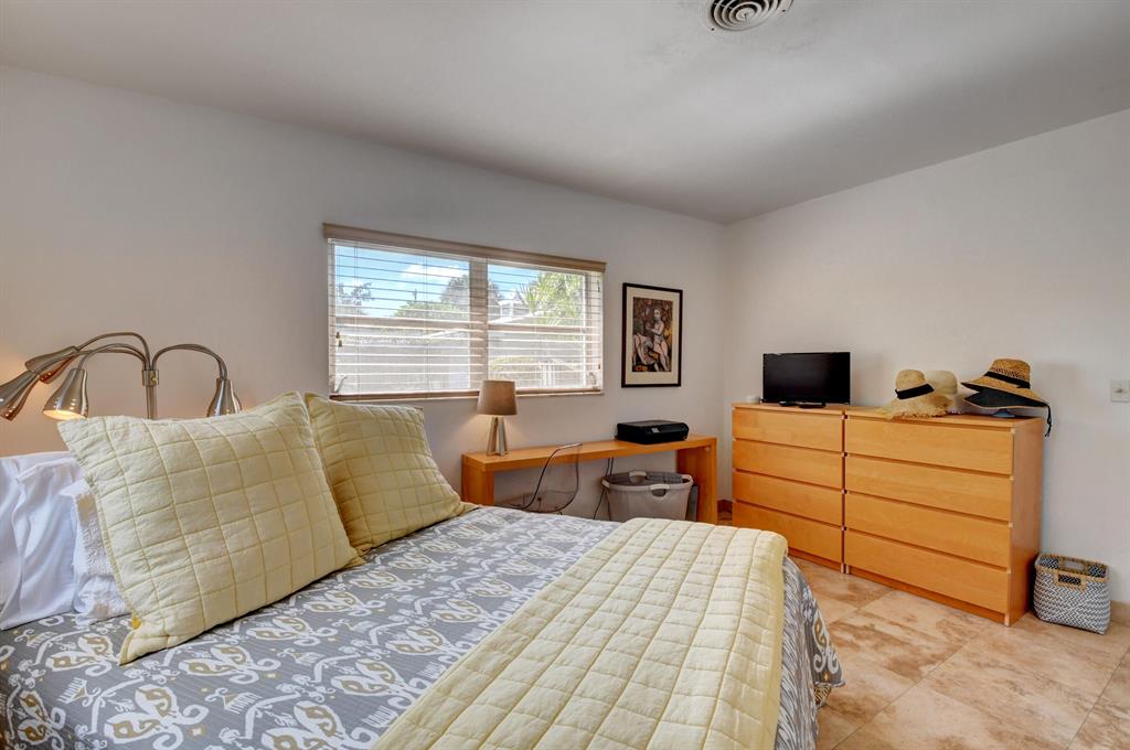 332 SE 7th Avenue