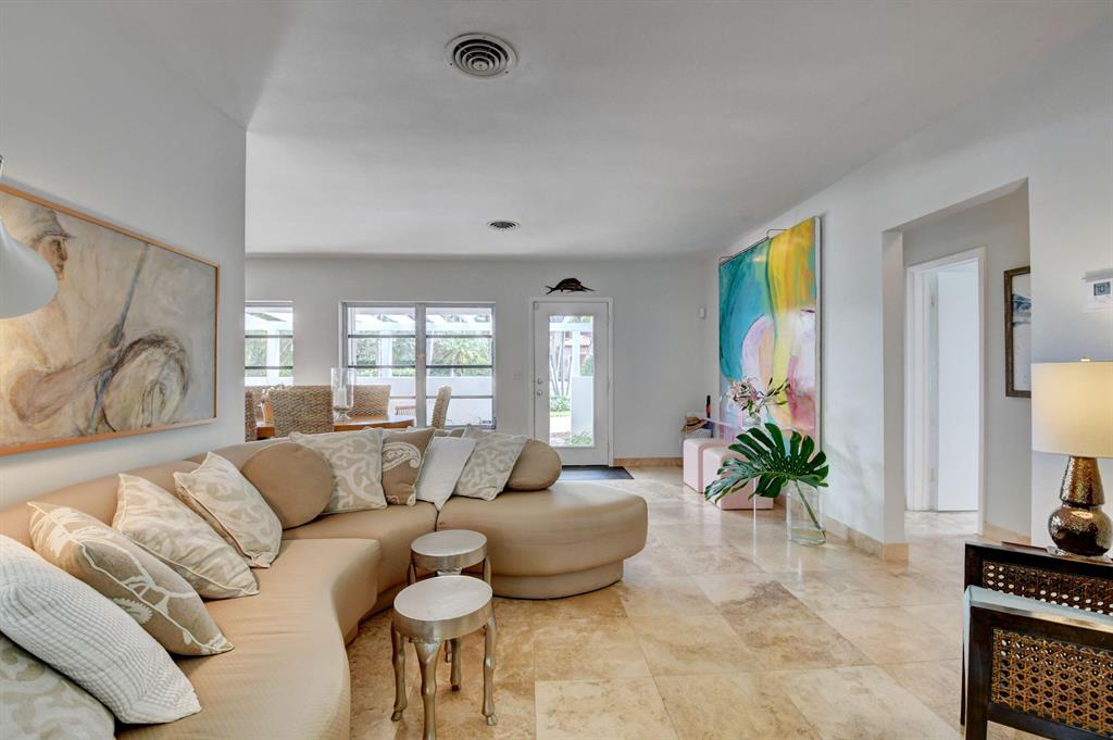 332 SE 7th Avenue
