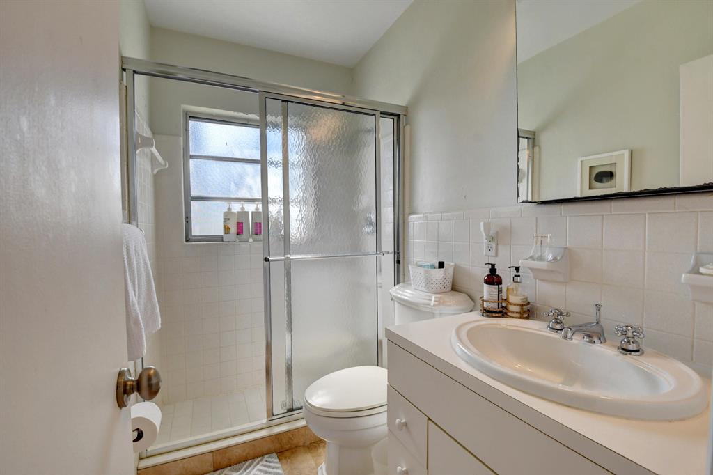 332 SE 7th Avenue