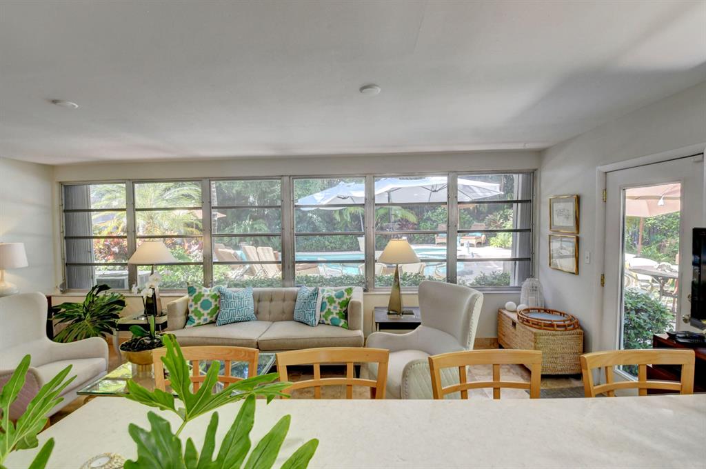 332 SE 7th Avenue