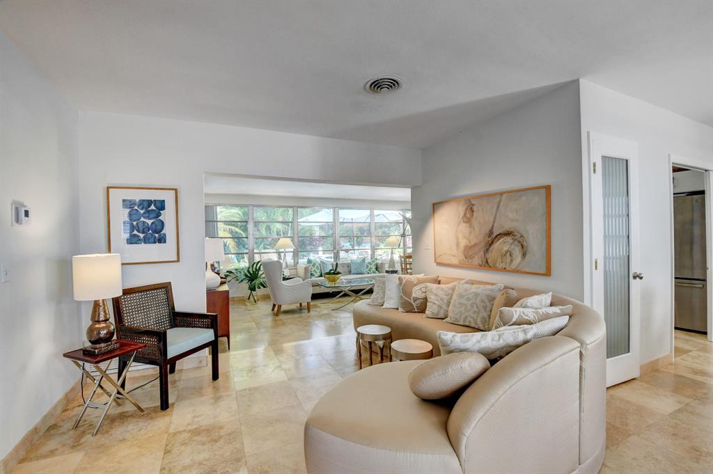 332 SE 7th Avenue