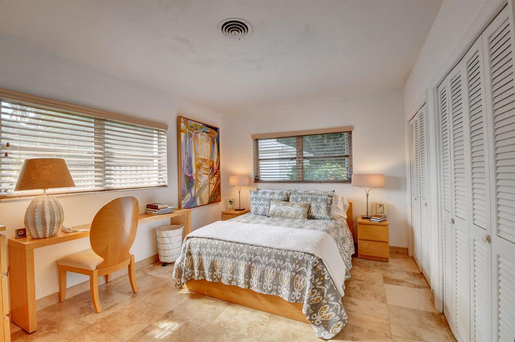332 SE 7th Avenue