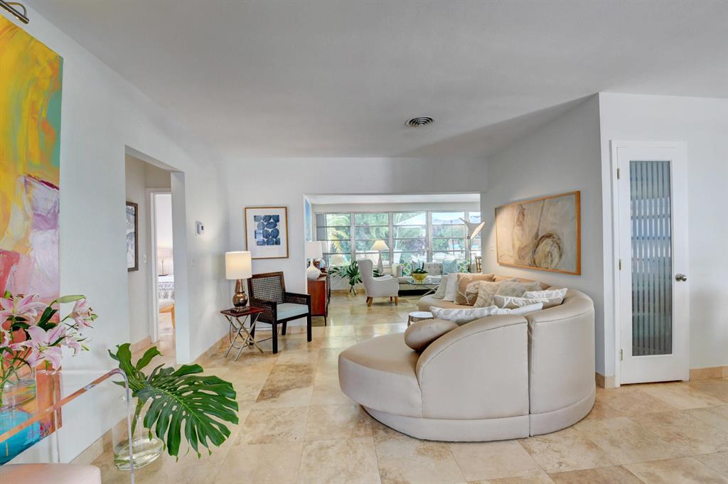 332 SE 7th Avenue