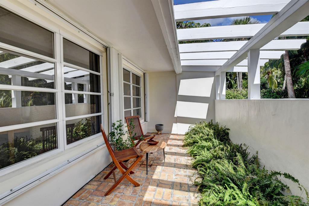 332 SE 7th Avenue