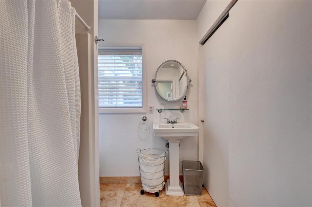 332 SE 7th Avenue
