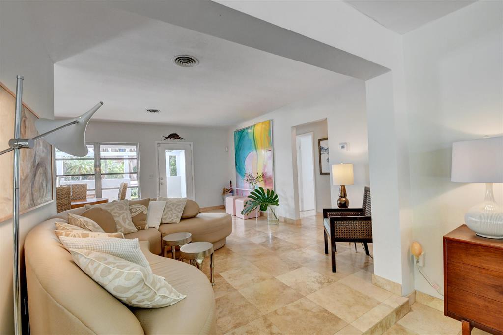 332 SE 7th Avenue