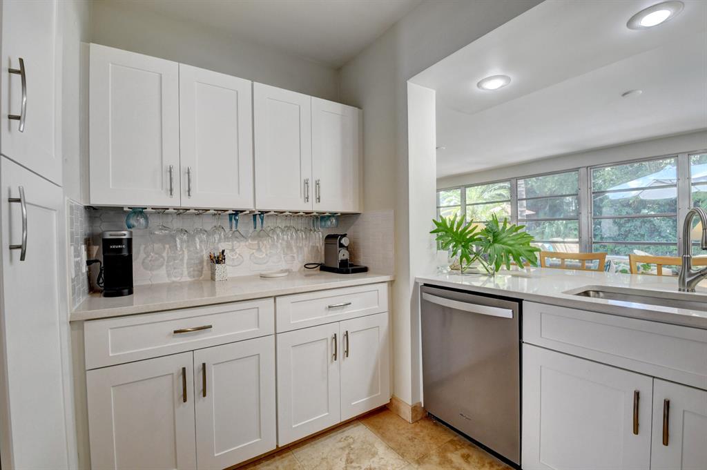332 SE 7th Avenue