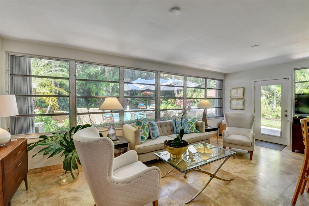 332 SE 7th Avenue