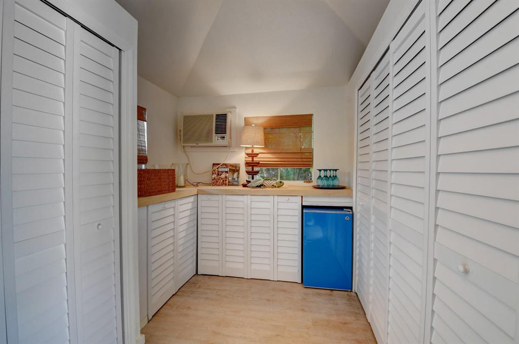 332 SE 7th Avenue