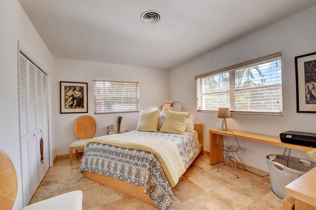 332 SE 7th Avenue