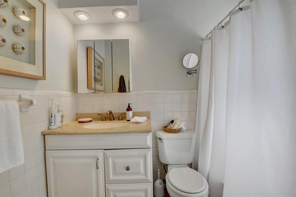 332 SE 7th Avenue