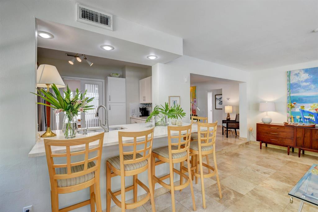 332 SE 7th Avenue