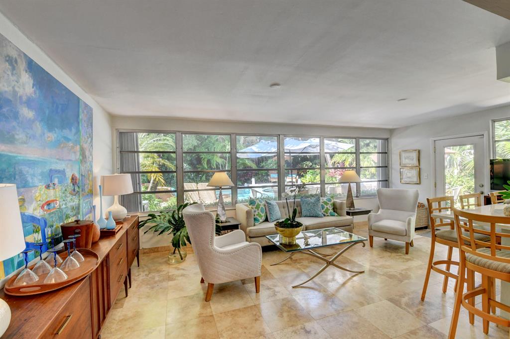 332 SE 7th Avenue