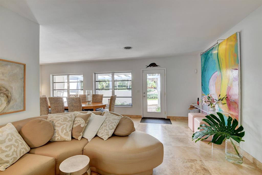 332 SE 7th Avenue