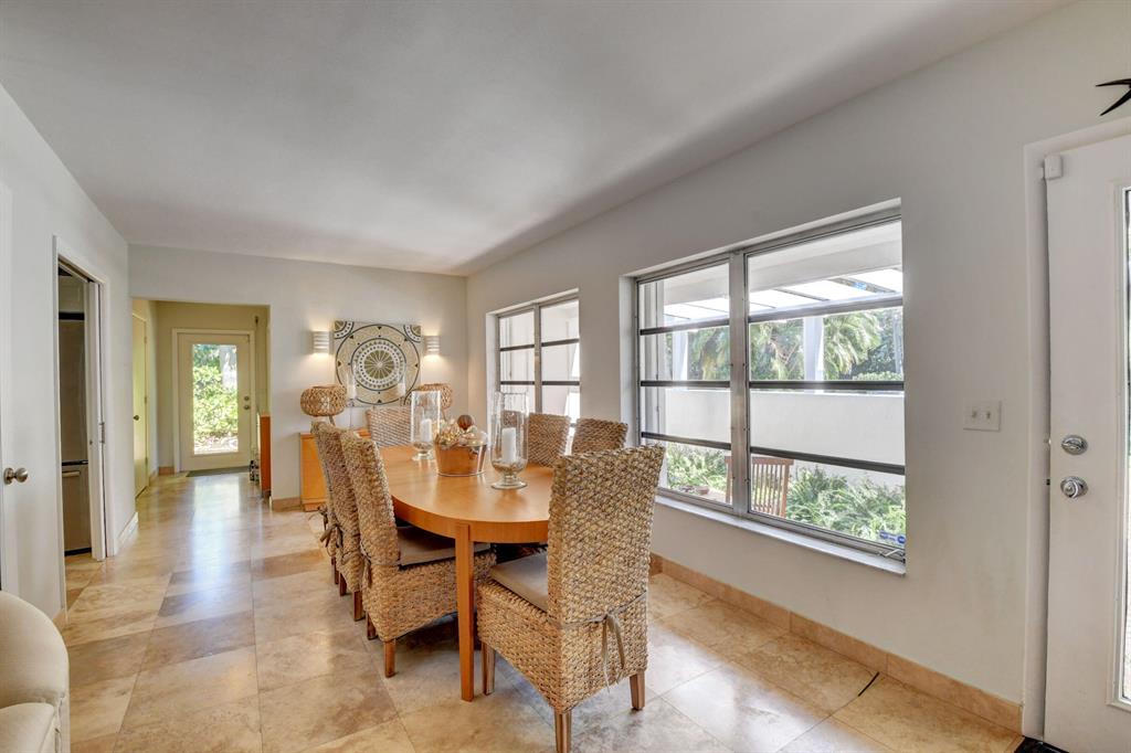 332 SE 7th Avenue